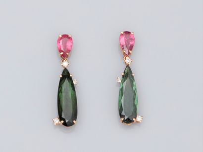 null Pair of earrings in two-tone 750°/00 (18K) gold, set with green and pink pear...