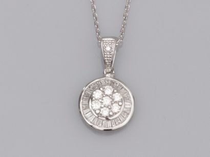 null Chain in 750°/00 (18K) white gold, and round pendant in 750°/00 (18K) white...