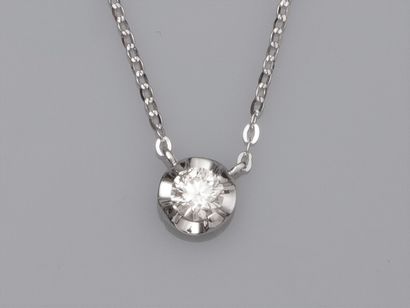 null Collier en or gris 750°/00 (18K) , serti d'un diamant taille brillant de 0.25...