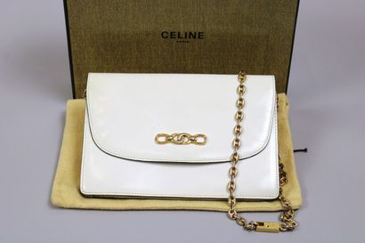 null CELINE

Petit sac en cuir blanc, fermoir et bandoulière en métal doré (petites...