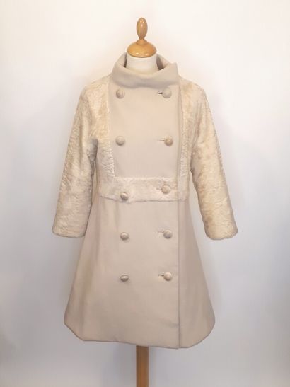 null Jacques LAUNAY

Lot de deux pièces : un manteau en lainage et astrakan beige...