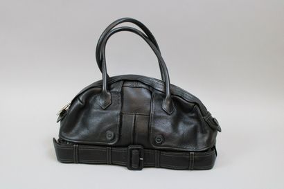 null Jean Paul GAULTIER

Sac en cuir grainé noir, L : 42cm, h : 26cm