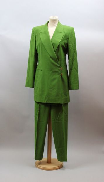 null State of Claude MONTANA

Tailleur pantalon en lainage vert (marques d'une broche...