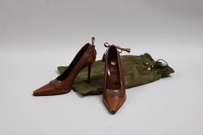 null Yves SAINT LAURENT Haute Couture

Paire d'escarpins en cuir marron, T.37 ½ (bon...