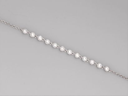 null Bracelet à maille forçat en or gris 750°/°° (18K) serti de diamants taille brillant...