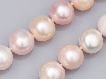 null Important collier d perles de culture composé de 33 perles de culture de diamètre...