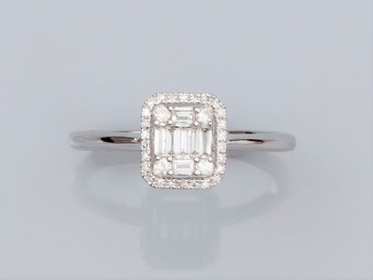 null Bague en or gris 750°/°° (18K) , sertie de diamants baguettes et de diamants...