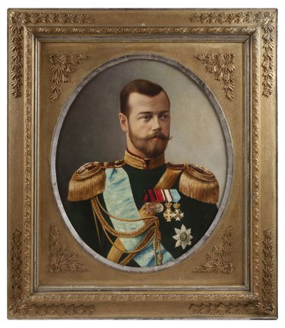 null Ecole russe, vers 1900. Portrait de l’empereur Nicolas II, en buste, vêtu du...
