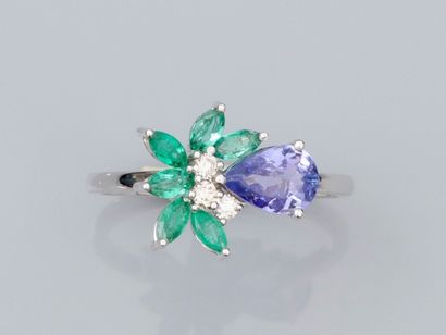 null Ring in 18K white gold, set with a pear-shaped tanzanite, navette emeralds and...