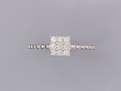 null Fine square ring in 18K white gold, set with brilliant-cut diamonds, the ring...