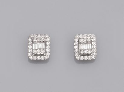 null Pair of rectangular earrings in 18K white gold, set with baguette and brilliant-cut...