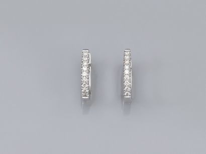 null Pair of small oval creoles in 18K white gold, set with brilliant-cut diamonds....