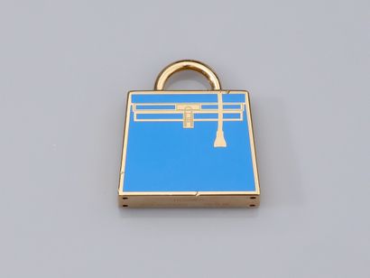 null HERMES, Kelly charm in gilt metal with blue enamel. Signed and numbered. Small...