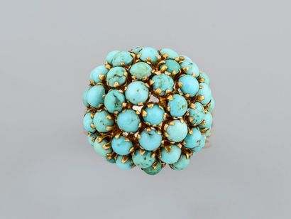 null Ball ring in 585°/°° gold, set with small round cabochon turquoises. 5.8 g....