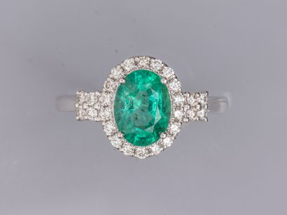 null Ring in 18K white gold, set with a pretty oval emerald weighing approximately...