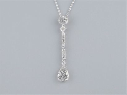 Fine chain in 18K white gold and long pendant...