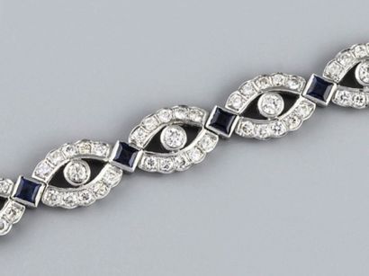 null Bracelet en or gris 750°/°° (18K) à maillons ovales ajourés sertis de diamants...