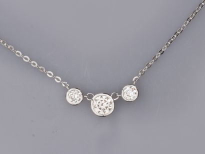 null Fine necklace in 18K white gold, set with three brilliant-cut diamonds (0.41...