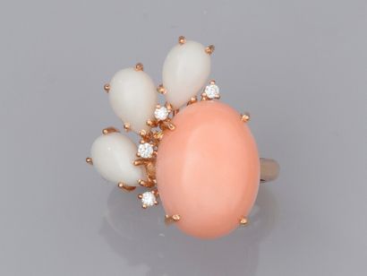 Ring in 18K pink gold, set with an oval angel...