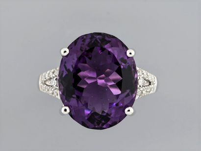 null Ring in 18K white gold, set with an oval faceted amethyst weighing approximately...