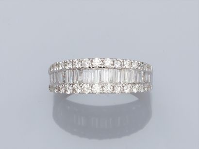 null Ring in 18K white gold, set with a row of baguette diamonds falling between...