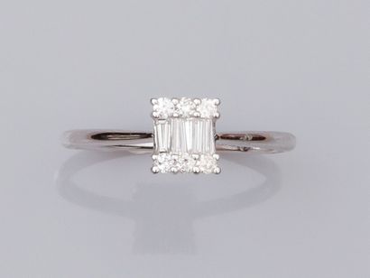 null Bague rectangulaire en or gris 750°/°° (18K) , sertie de diamants taille brillant...