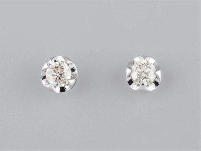Pair of studs in 18K white gold, each set...