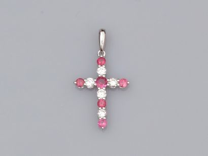  Small cross pendant in 18K white gold, set with rubies and diamonds. 0.7 g. Height:...