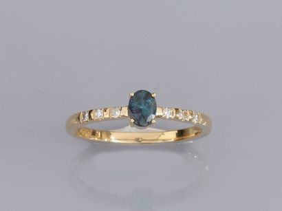 Ring in yellow gold 750°/00, set with a small...