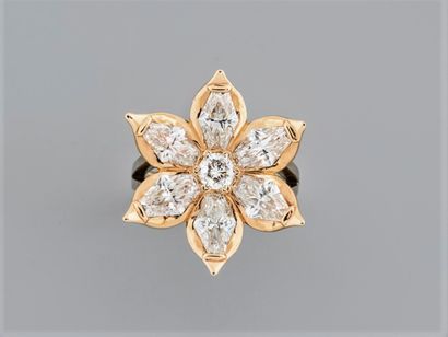 null Important flower ring in 18K pink gold, set with 7 fancy "Smart Cut" diamonds,...