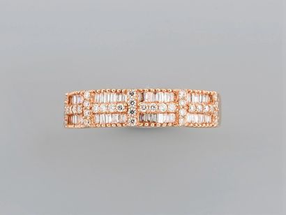 null Band ring in 18K pink gold, set with lines of baguette diamonds and brilliant-cut...
