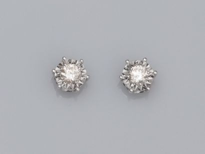 Pair of chips in 750°/00 white gold, each...
