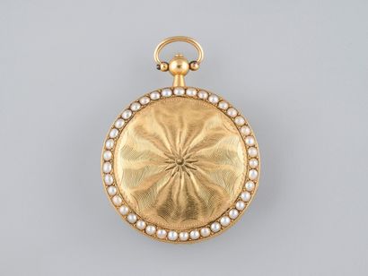 null Charming collar watch in 18K yellow gold, with drapery guilloché back set with...