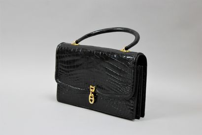 null Hermès Paris

Sac Chaîne d'ancre en crocodile noir, intérieur à deux souffle,...