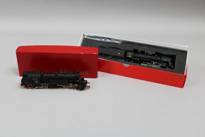 null RIVAROSSI HO

Deux locomotives dont une Loco-tender 0440, noire dans sa boîte...