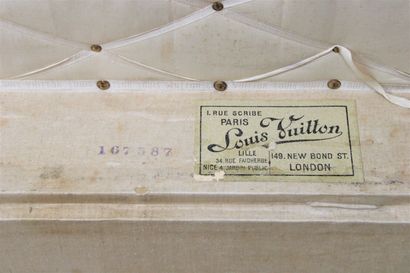 null Louis VUITTON, 1 rue Scribe

N°167587

Malle courrier en toile monogram , garniture...