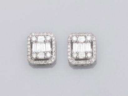 null Paire de boucles d'oreilles ajourées en or gris 750°/°° (18K) , serties de diamants...