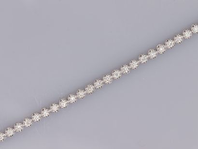 null Fin bracelet rivière de diamants, en or gris 750°/°° (18K) , serti de diamants...