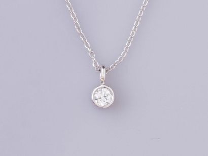 null Fine necklace in 585°/°° (14K) white gold, with a forçat link and a pendant...