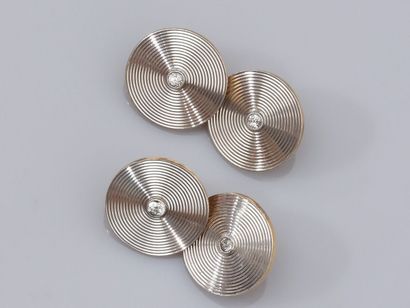 null Paire de boutons de manchettes circulaires en or deux tons 750°/°° (18K) , à...