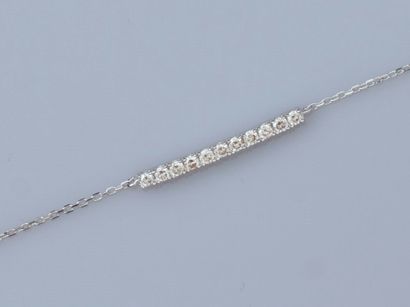  Fin bracelet en or gris 750°/°° (18K), à fine maille forçat et ligne de 11 diamants...