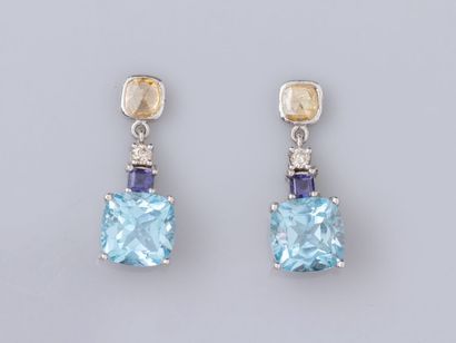 null Pair of earrings in silver 925 and gold 585°:°°, set with cushion blue topazes,...