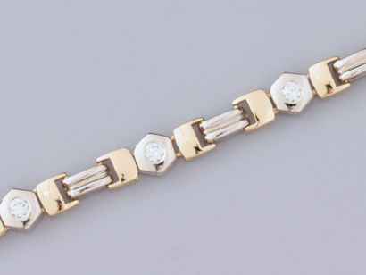 null Bracelet en or deux tons 750°/°° (18K), serti de diamants taille brillant. 17.7...