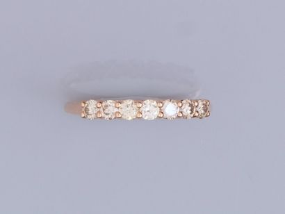 null Alliance diamants en or rose 750°/°° (18K), sertie de sept diamants bruns taille...