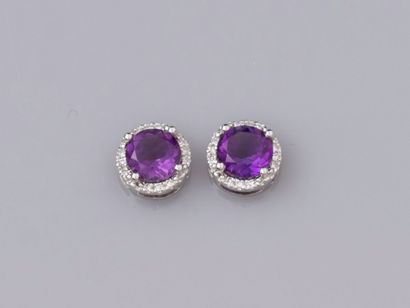 null Pair of earrings in 18K white gold, each set with a faceted cushion amethyst...