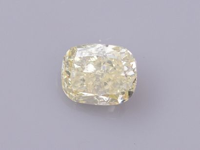 Diamant taille coussin de 2.02 ct, couleur...