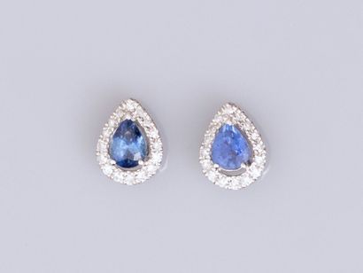 null Pair of pear-shaped earrings in 18K white gold, each set with a 0.35 ct sapphire...