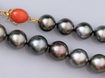 null Collier de perles de culture de Tahiti composé de 39 perles de diamètre 9.5...