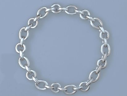null CHAUMET, important necklace "Liens" in 18K white gold, with large oval and round...