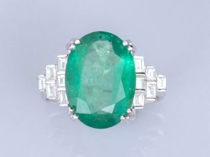 null Ring in 18K white gold, set with a large faceted oval emerald weighing approximately...
